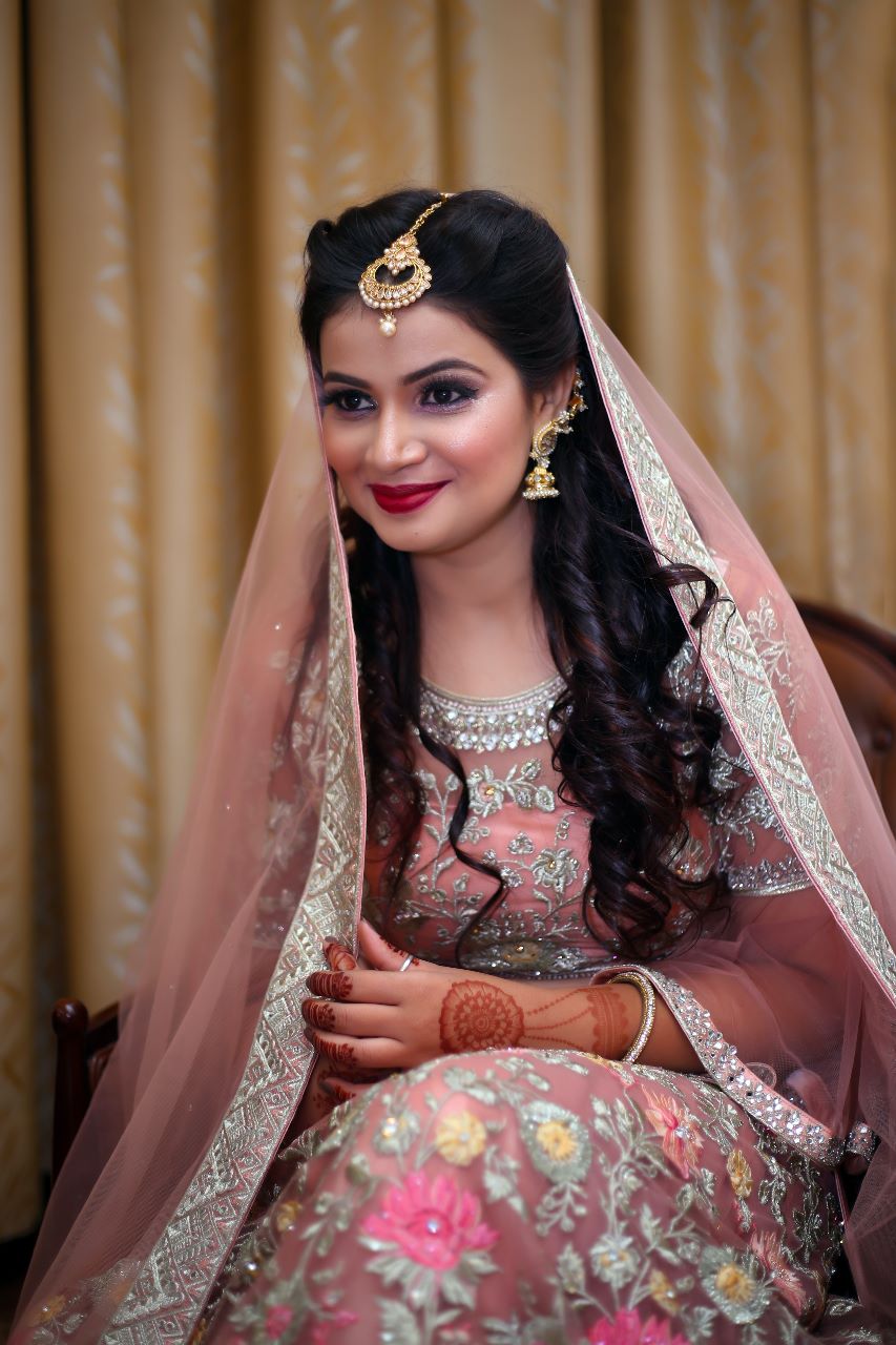 Pin by Saumil on Bride Solo | Bridal portrait poses, Bride groom photoshoot,  Indian wedding poses